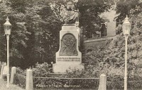 /album/strassen-und-platze/oberbaustrasse-4-mit-kaiser-wilhelm-denkmal-1915-web-jpg/